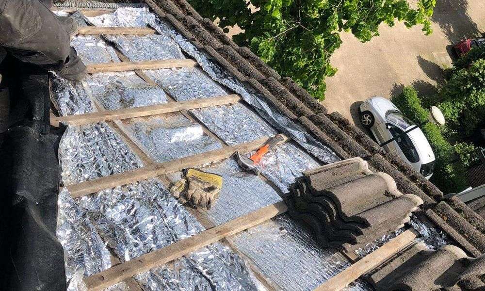 Nieuwe panlatten met dakpannen in Velsen-Zuid